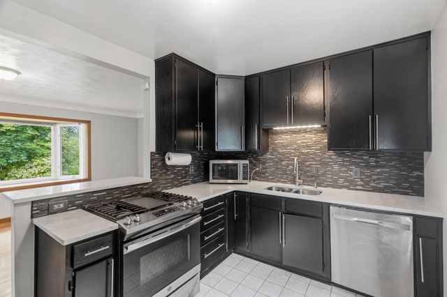 2711 5th Avenue E, North Saint Paul, MN 55109