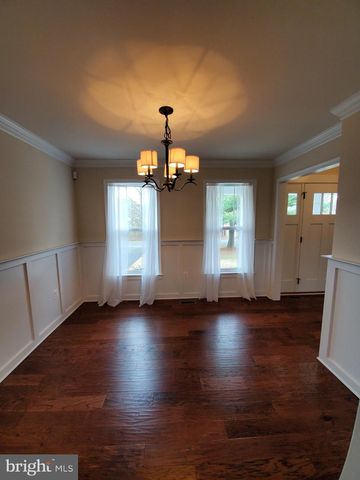 10510 WOODLAND DR, Fredericksburg, VA 22407