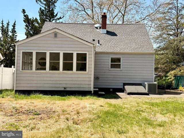 4 LLEWELLYN PL, Hamilton, NJ 08620