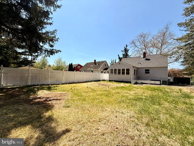 4 LLEWELLYN PL, Hamilton, NJ 08620