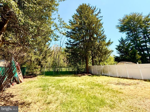 4 LLEWELLYN PL, Hamilton, NJ 08620