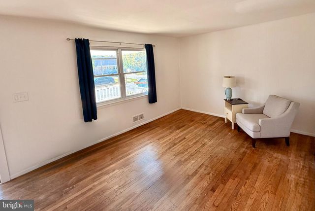 4 LLEWELLYN PL, Hamilton, NJ 08620