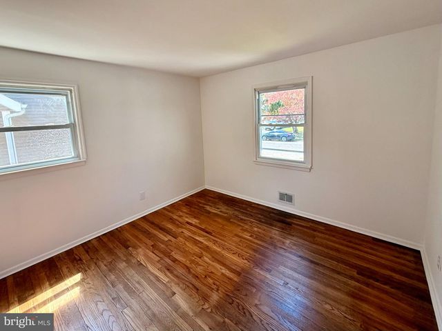 4 LLEWELLYN PL, Hamilton, NJ 08620