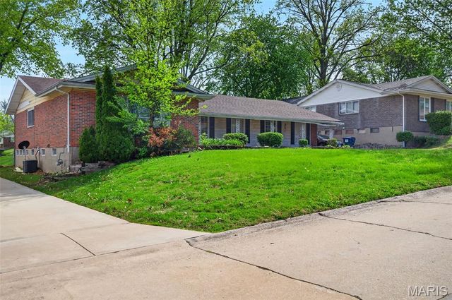 33 Club Grounds South Drive, Black Jack, MO 63033
