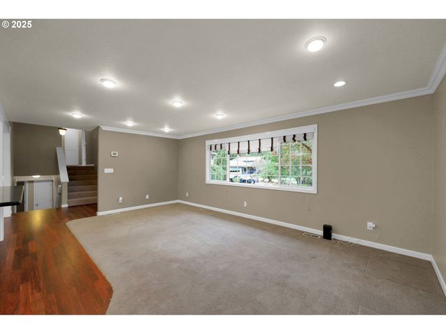 1332 JEPPESEN Ave, Eugene, OR 97401