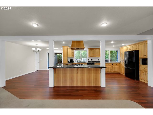 1332 JEPPESEN Ave, Eugene, OR 97401