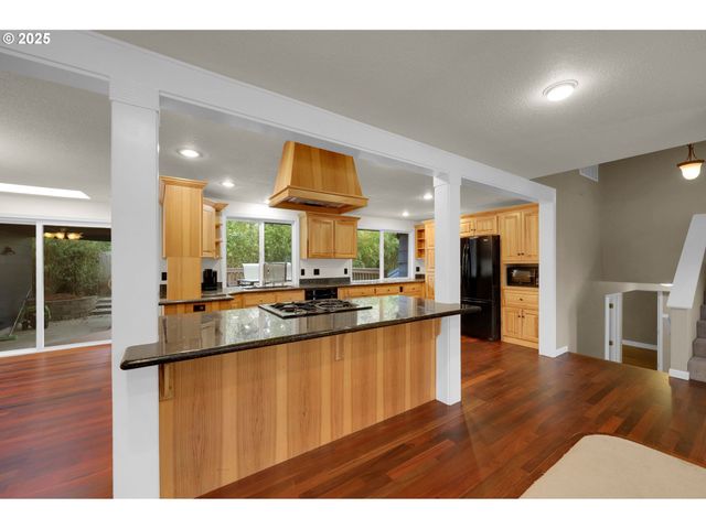 1332 JEPPESEN Ave, Eugene, OR 97401