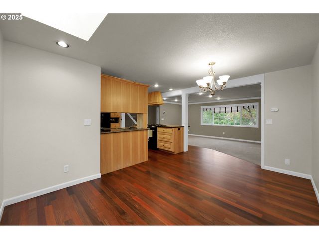 1332 JEPPESEN Ave, Eugene, OR 97401