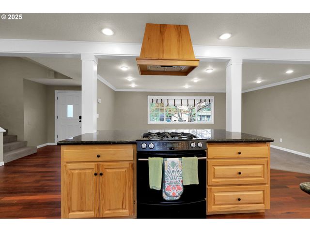 1332 JEPPESEN Ave, Eugene, OR 97401