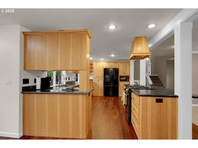 1332 JEPPESEN Ave, Eugene, OR 97401