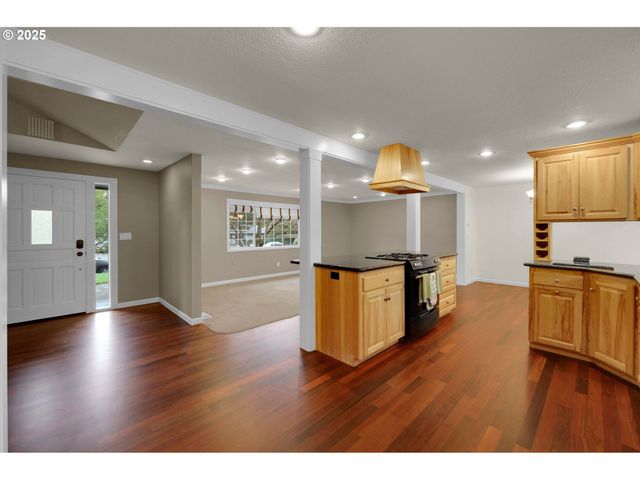 1332 JEPPESEN Ave, Eugene, OR 97401