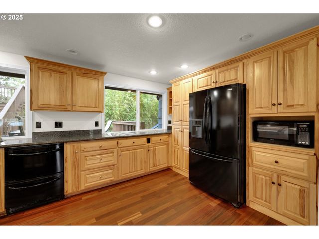 1332 JEPPESEN Ave, Eugene, OR 97401