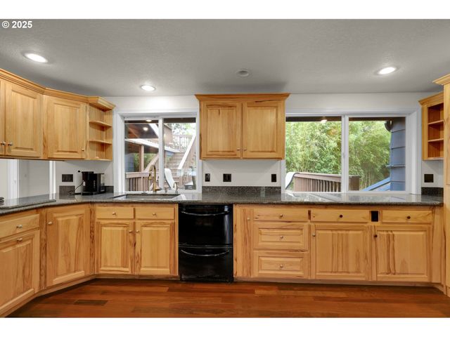 1332 JEPPESEN Ave, Eugene, OR 97401