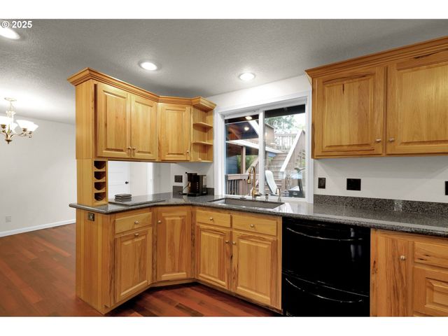 1332 JEPPESEN Ave, Eugene, OR 97401