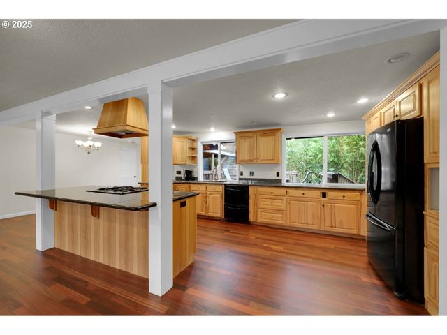 1332 JEPPESEN Ave, Eugene, OR 97401