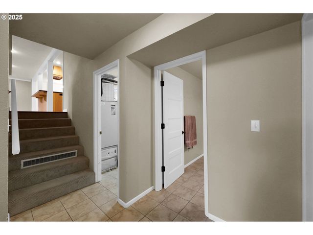 1332 JEPPESEN Ave, Eugene, OR 97401