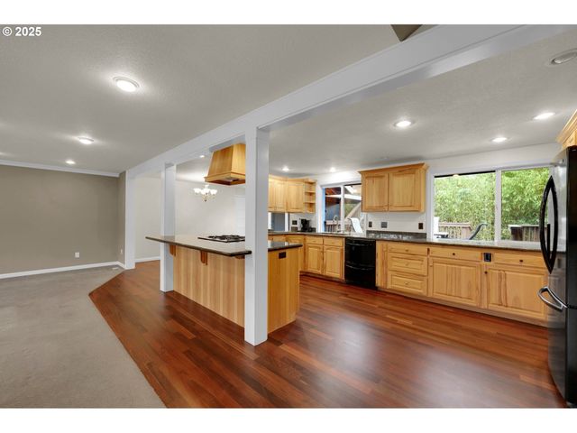 1332 JEPPESEN Ave, Eugene, OR 97401