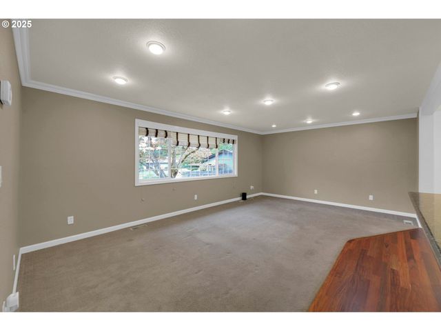 1332 JEPPESEN Ave, Eugene, OR 97401