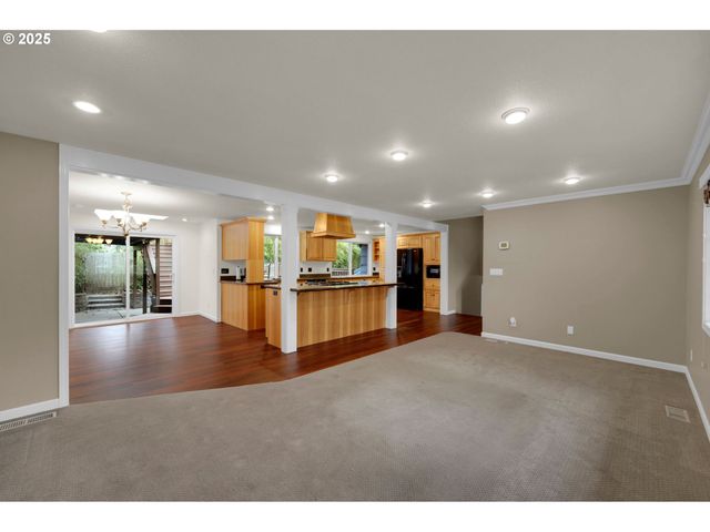 1332 JEPPESEN Ave, Eugene, OR 97401