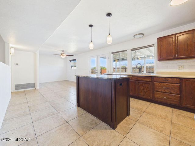 10501 E Calle Del Este, Tucson, AZ 85748