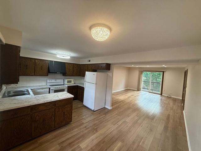 3723 W DEVON Avenue 3B, Chicago, IL 60659
