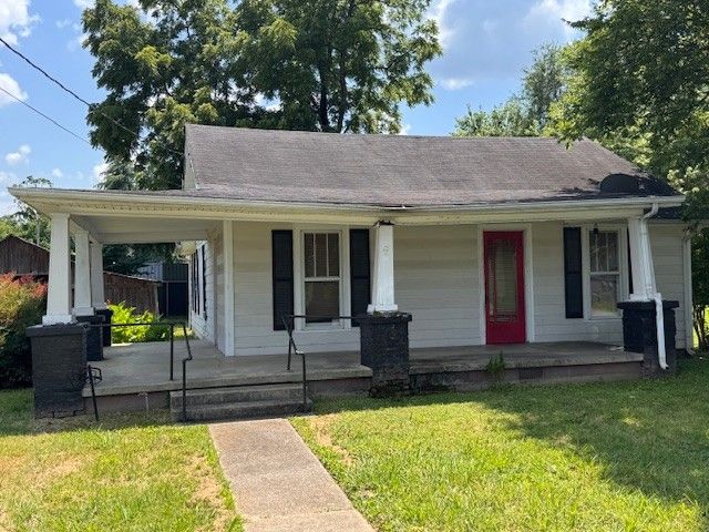 407 Riverview Dr, Shelbyville, TN 37160