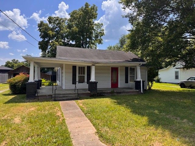 407 Riverview Dr, Shelbyville, TN 37160