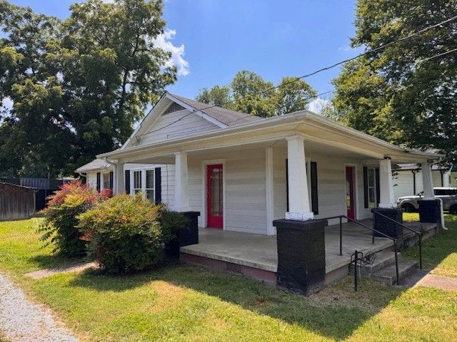 407 Riverview Dr, Shelbyville, TN 37160