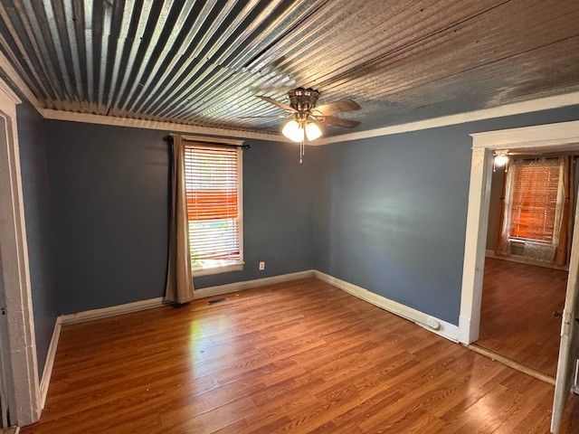 407 Riverview Dr, Shelbyville, TN 37160