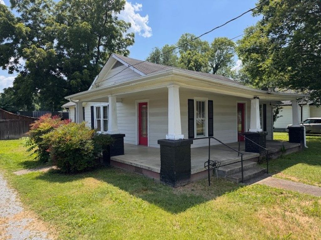 407 Riverview Dr, Shelbyville, TN 37160