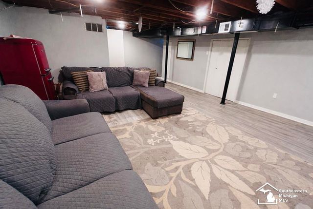 3266 S Margarette Court, Trenton, MI 48183