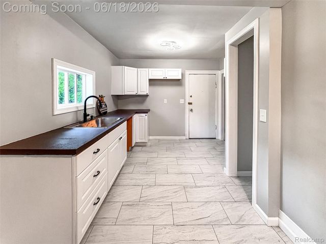1114 Christopher Street, Flint, MI 48503
