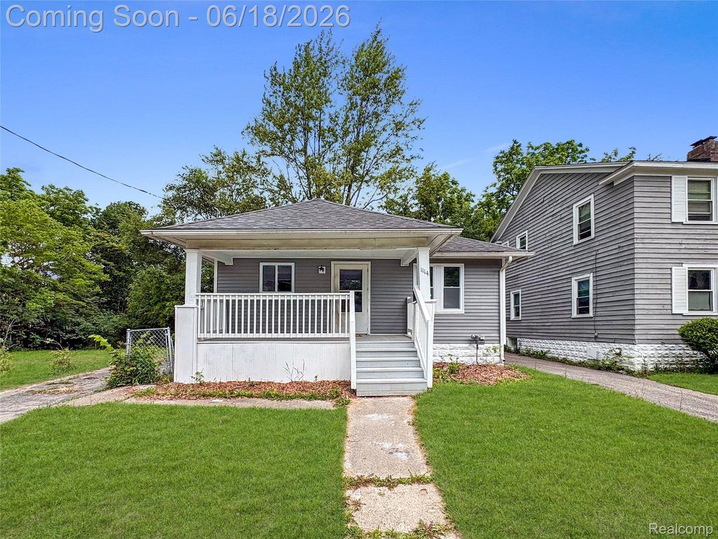 1114 Christopher Street, Flint, MI 48503