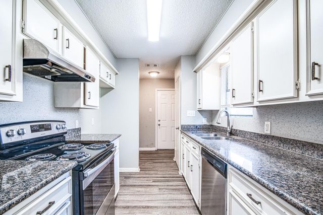 828 Noreda Street, Angleton, TX 77515