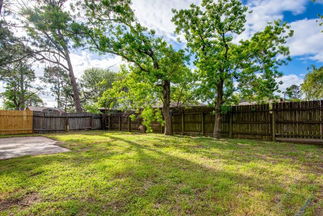 828 Noreda Street, Angleton, TX 77515