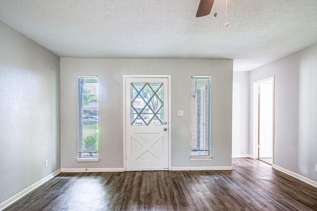 828 Noreda Street, Angleton, TX 77515