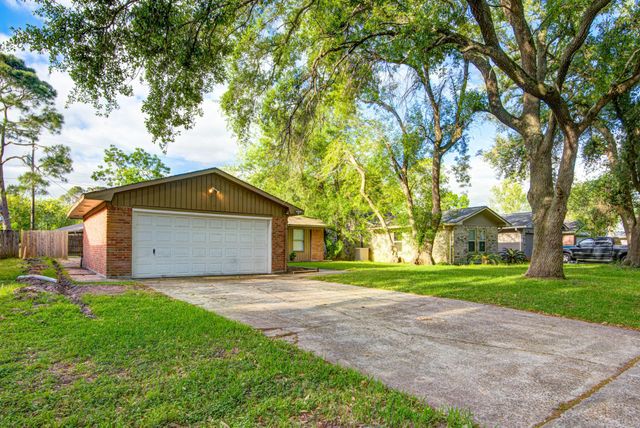 828 Noreda Street, Angleton, TX 77515