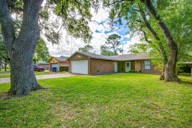 828 Noreda Street, Angleton, TX 77515