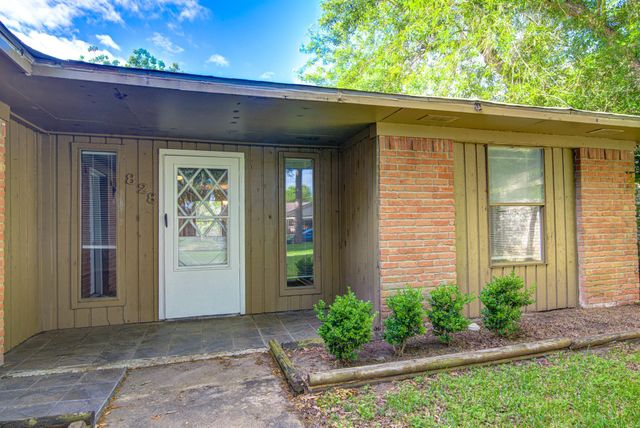 828 Noreda Street, Angleton, TX 77515