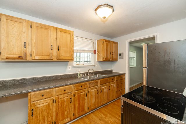 525 Avenue D, Poteet, TX 78065