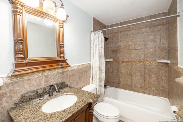 525 Avenue D, Poteet, TX 78065