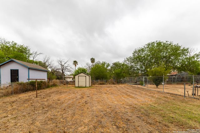 525 Avenue D, Poteet, TX 78065