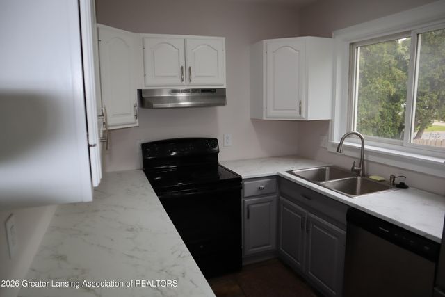 5601 S Washington Avenue, Lansing, MI 48911