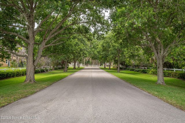 4500 Hunters Run Circle, Grant, FL 32949