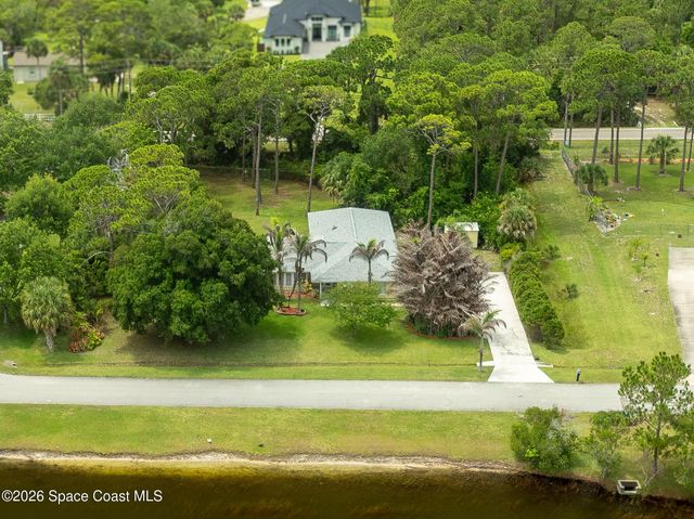 4500 Hunters Run Circle, Grant, FL 32949