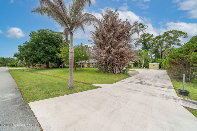 4500 Hunters Run Circle, Grant, FL 32949