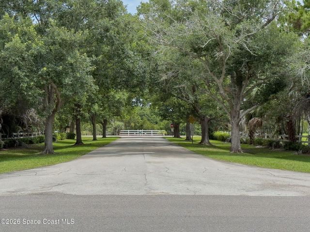 4500 Hunters Run Circle, Grant, FL 32949