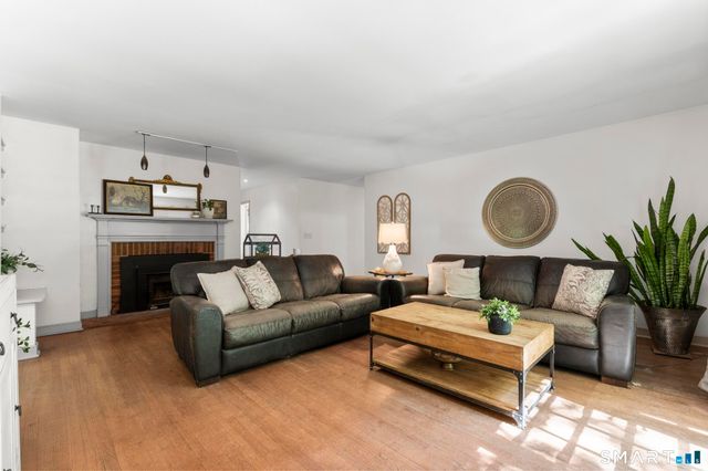 77 Hesseky Meadow Road, Woodbury, CT 06798