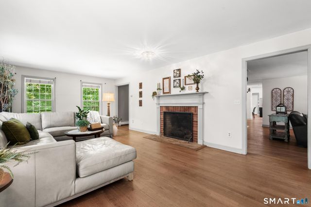 77 Hesseky Meadow Road, Woodbury, CT 06798