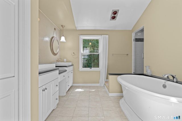 77 Hesseky Meadow Road, Woodbury, CT 06798